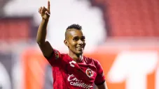 Fidel Martínez en festejo con Xolos