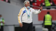 Ricardo Ferretti dirigiendo a los Tigres ante el Ulsan