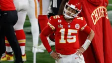 Patrick Mahomes se lamenta tras accionar de los Chiefs