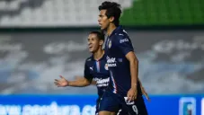 José Juan Macías celebrando una anotación con Chivas