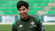 Diego Lainez en un entrenamiento con el Betis
