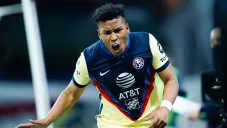 Roger Martínez festeja un gol con América