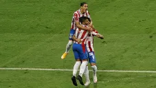 Alexis Vega, JJ Macías y Uriel Antuna festejan un gol
