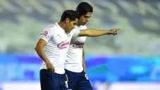 Chapito Sánchez platica con Macías previo a un duelo