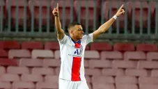 Kylian Mbappé festeja un gol contra el Barcelona