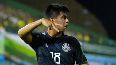 Álvarez en un partido con México