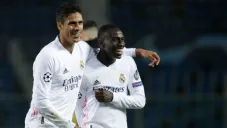 Varane y Mendy tras la victoria contra Atalanta