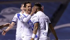 Jugadores del Puebla celebran gol vs Necaxa