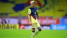 Leo Suárez en un partido con América