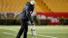 Tuca Ferretti en muletas