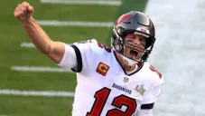 Brady grita en un festejo del Super Bowl LV