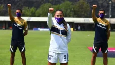 Pumas Femenil y Varonil entonando el himno