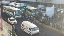 Transportistas bloqueando las vialidades en Indios Verdes