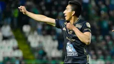 Ángel Mena en festejo ante Necaxa