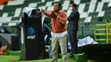 Juan Reynoso en partido con Cruz Azul