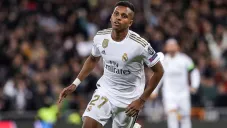 Rodrygo Goes durante un duelo con el Real Madrid