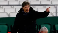 Pellegrini da indicaciones a sus jugadores