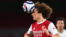 David Luiz en acción con el Arsenal