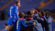 Montoya festeja un gol con sus compañeros