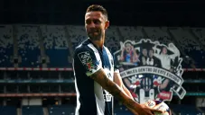 Miguel Layún durante un partido con Monterrey
