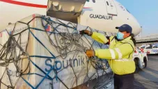 México recibió 500 mil dosis de la vacuna Sputnik V