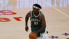 Jrue Holiday en un partido con los Bucks