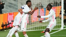 Jugadores del Real Madrid festejan un gol