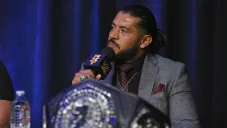 Santos Escobar en conferencia de prensa de NXT