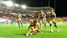 Vigón y sus compañeros festejan el gol