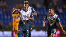 Pedro Aquino festeja su anotación ante Tigres
