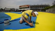 La preparación de la mega manta para el América