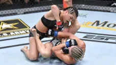 Tracy Cortez en acción ante Justin Kish