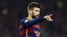 Piqué en un partido con el Barcelona