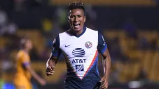 Pedro Aquino durante un partido con América
