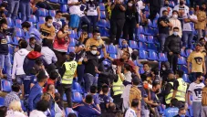Afición de Pumas y Puebla en conflicto