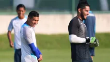 Orbelín Pineda y Jesús Corona durante un entrenamiento
