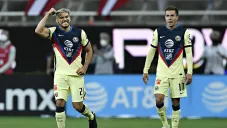 Henry Martín y Sebastián Córdova en el partido contra América