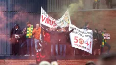 Manchester United vs Liverpool: Se retrasó por invasión de aficionados en Old Trafford
