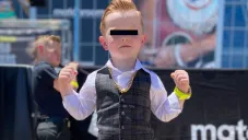 Pequeño fan del Canelo