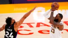 LeBron James durante un partido con los Lakers