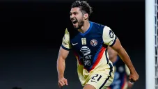 Henry Martín celebra un gol con América