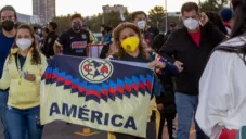 Seguidores de las Águilas previo al compromiso en el Azteca