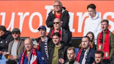 Afición del Feyenoord sigue las acciones de su equipo