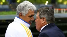 Tuca Ferretti y Miguel Herrera previo a un partido entre Tigres y América