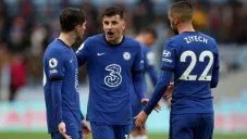 Jugadores del Chelsea durante el juego ante el Aston Villa