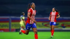 Miriam Castillo tras anotar un gol a favor de Chivas