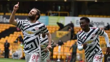 Jugadores del United celebran gol vs Wolves