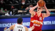Nikola Jokic se prepara para anotar