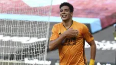 Raúl Jiménez en partido con Wolves