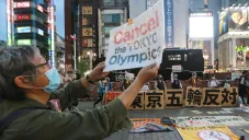 Manifestantes en contra de realizar los Juegos Olímpicos en Tokio